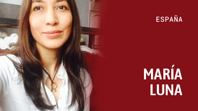 Nombre de María Luna sobre una fotografía de su rostro
