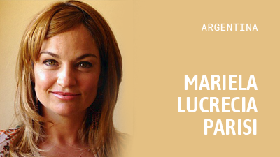 Nombre de Mariela Lucrecia Parisi sobre una fotografía de su rostro