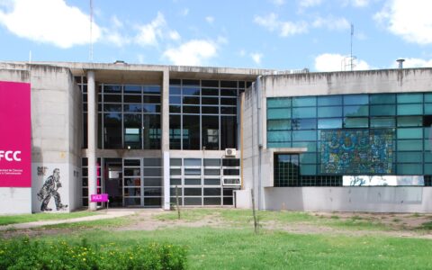 Fotografía del edificio de la FCC de la UNC