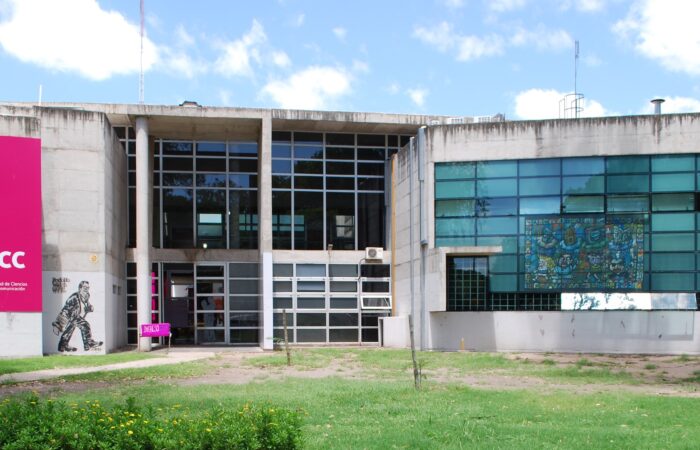 Fotografía del edificio de la FCC de la UNC